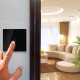 Intrerupator simplu cu touch Livolo cu rama din sticla neagra