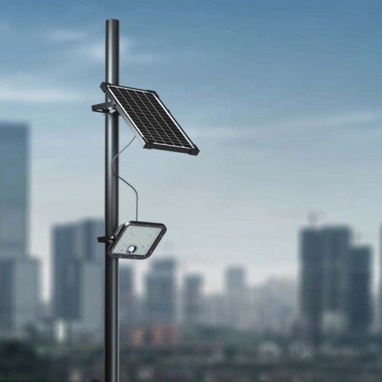Proiector LED 30W corp negru cu senzor PIR si panou solar baterie LiFePO4 6.4V 6000mA inlocuibila si control inteligent cu telecomanda IP65