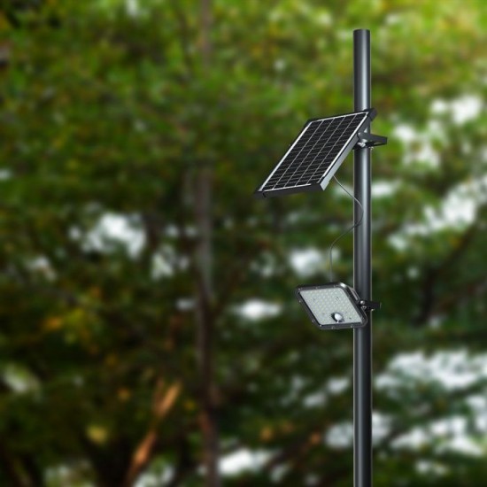 Proiector LED 30W corp negru cu senzor PIR si panou solar baterie LiFePO4 6.4V 6000mA inlocuibila si control inteligent cu telecomanda IP65